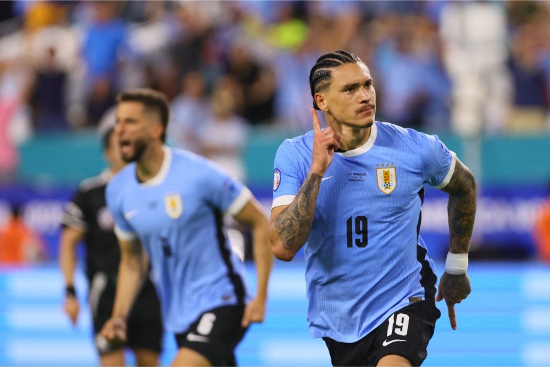 Ả Rập Xê Út gặp khó trước Uruguay